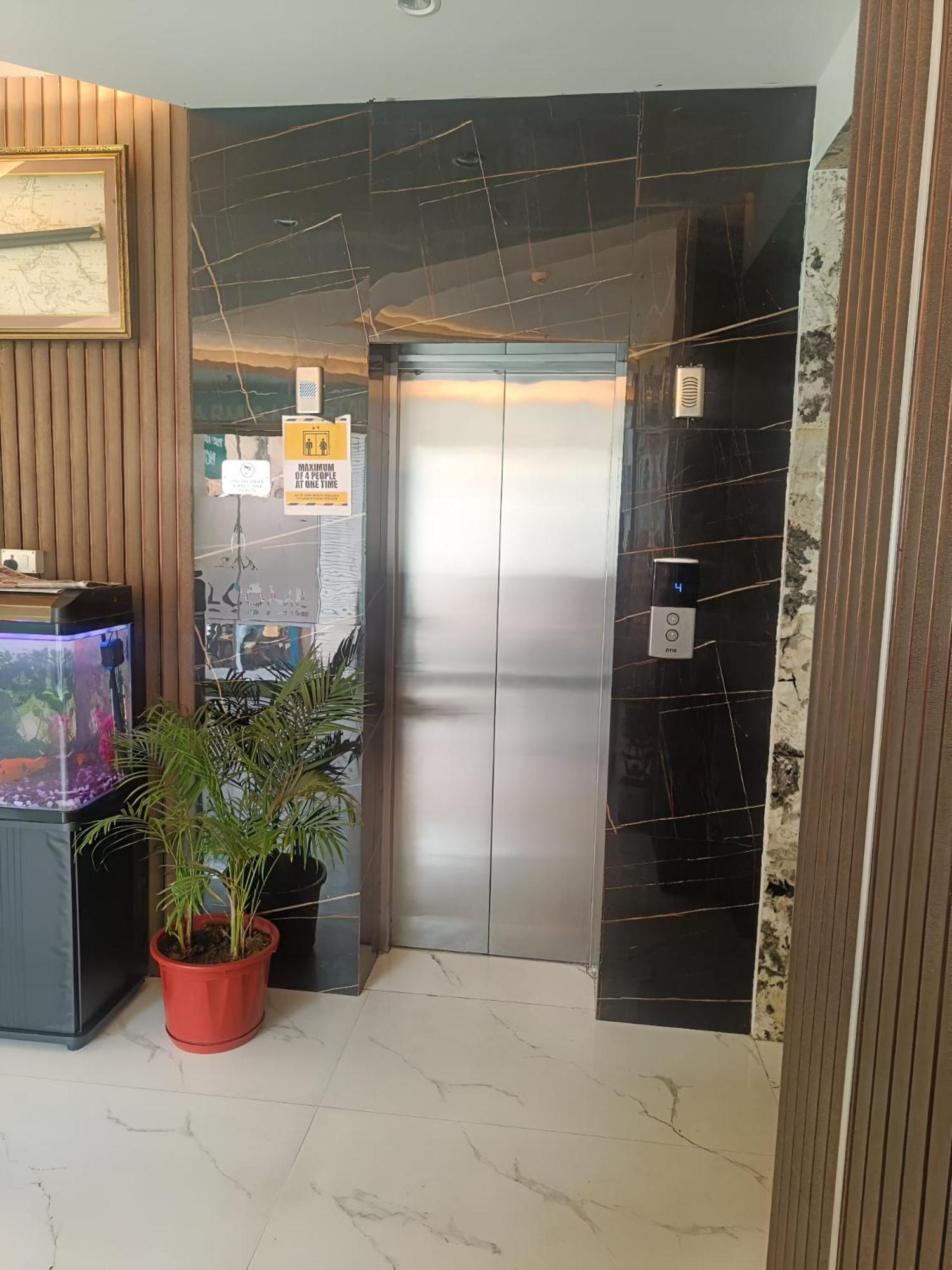 Treebo The Armani Near Igi Airport Hotel Ню Делхи Екстериор снимка